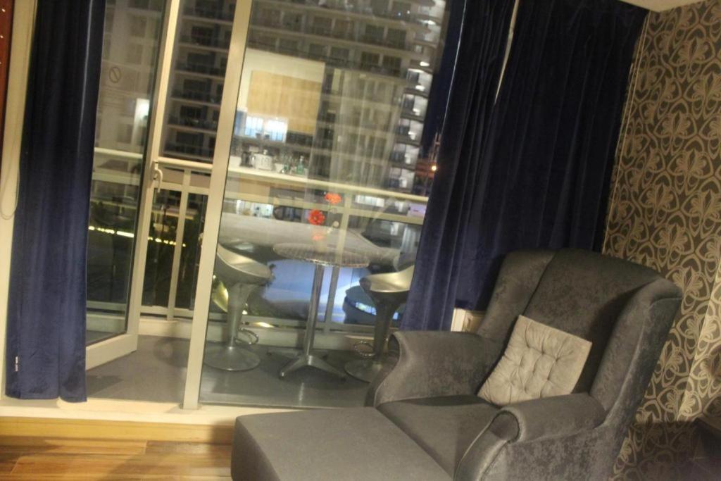 Azure C6 Balcony Wifi Near Mall Airport Multipl Units มะนิลา ภายนอก รูปภาพ